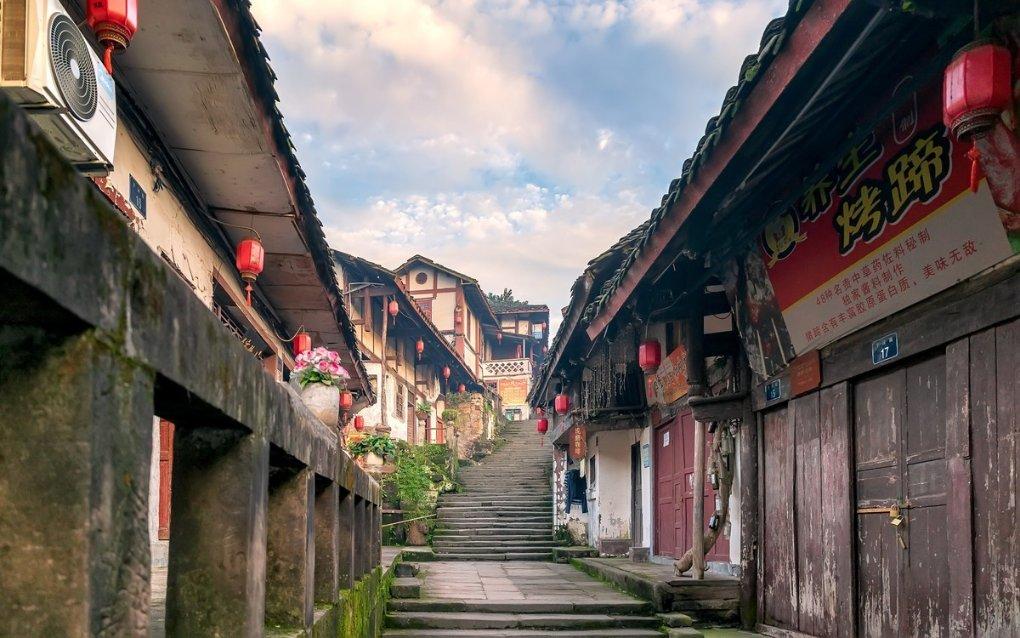 逃离无人的学校
